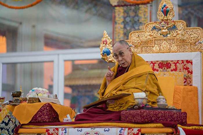 Dalaï-lama en pleine action lors de l'initiation au Kalachakra en 2017