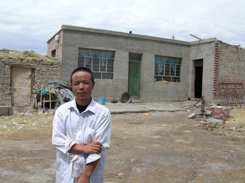 30 yuan par jour pour transporter du sable avec son petit tracteur (JPD 2007) 30 yuan par jour pour transporter du sable avec son petit tracteur (JPD 2007)