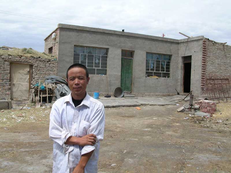 30 yuan par jour pour transporter du sable avec son petit tracteur (JPD 2007)