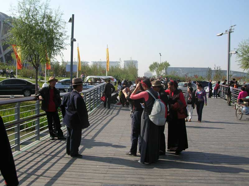 ...et il y aussi des touristes tibétains à Pékin (photo JPDes. 2008) ...et il y aussi des touristes tibétains à Pékin (photo JPDes. 2008)