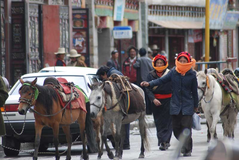 à Danba, petite ville du Sichuan à la frontière tibétaine (photo JPDes. 2007)