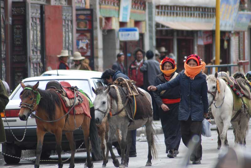 à Danba, petite ville du Sichuan à la frontière tibétaine (photo JPDes. 2007) à Danba, petite ville du Sichuan à la frontière tibétaine (photo JPDes. 2007)