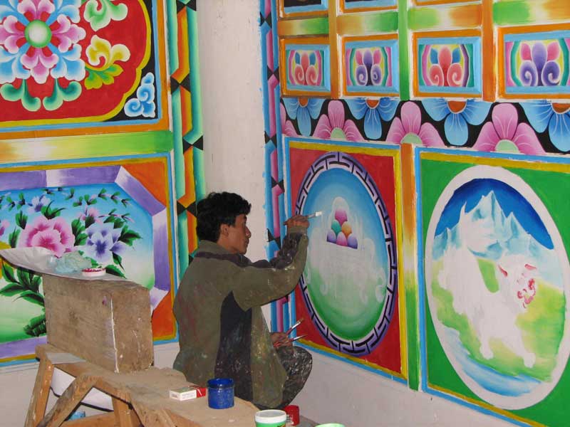 peinture sur panneaux de bois, décoration d'intérieur traditionnelle au Tibet  (photo JPDes. 2007)