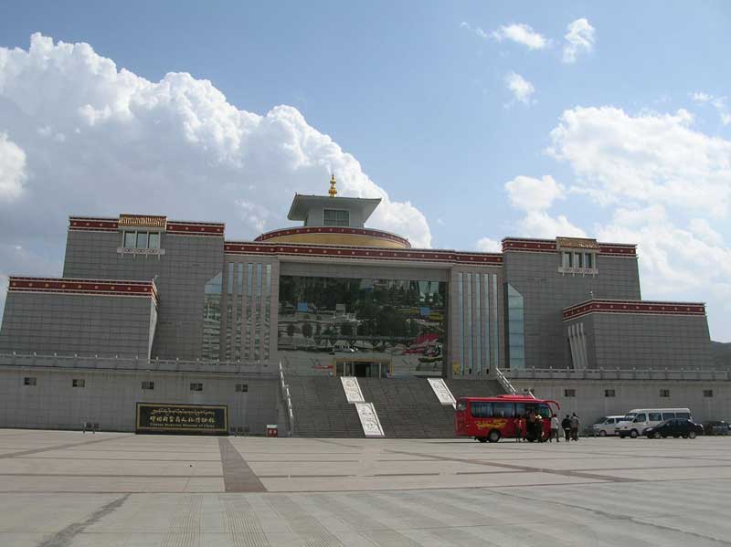 Musée de médecine tibétaine à Xining (photo JPDes., 2009) Musée de médecine tibétaine à Xining (photo JPDes., 2009)